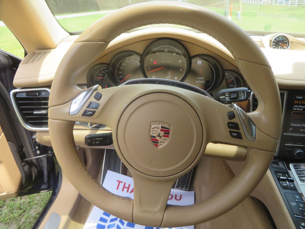 Photo 14 of this PORSCHE PANAMERA