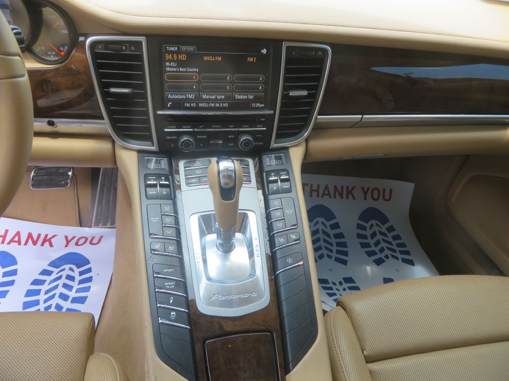 Photo 19 of this PORSCHE PANAMERA
