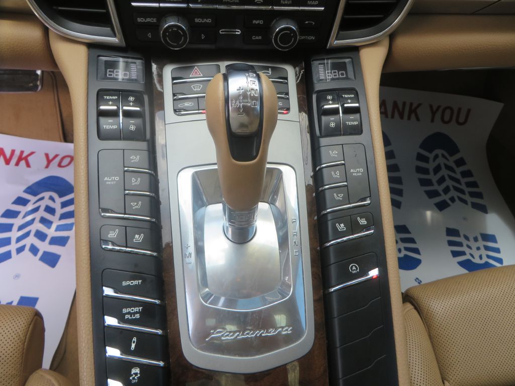 Photo 20 of this PORSCHE PANAMERA