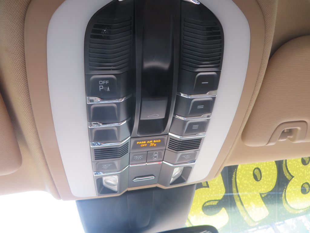 Photo 23 of this PORSCHE PANAMERA