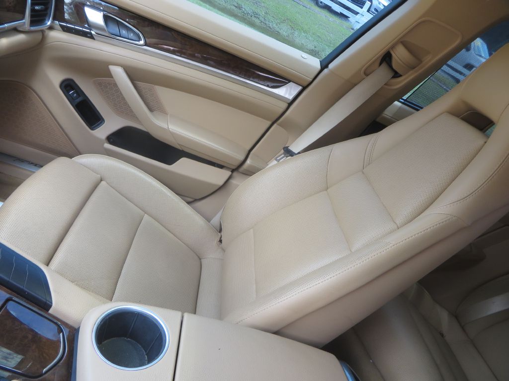 Photo 25 of this PORSCHE PANAMERA