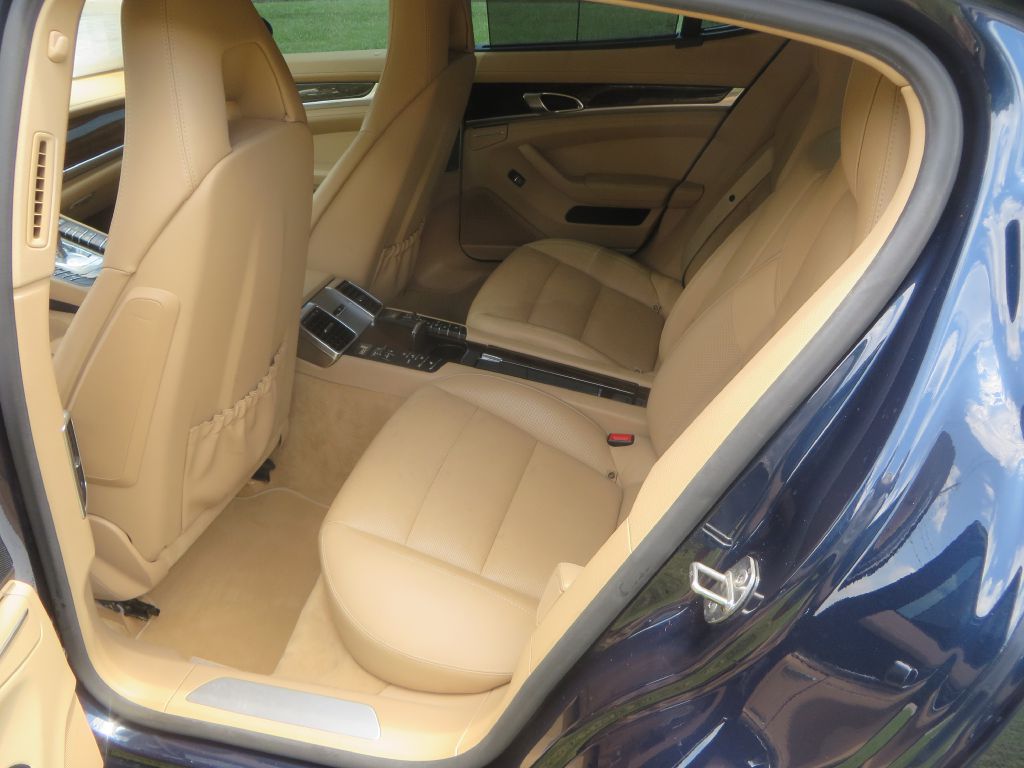 Photo 26 of this PORSCHE PANAMERA