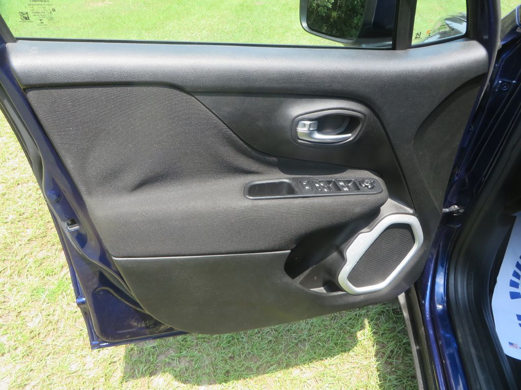 Photo 11 of this JEEP RENEGADE