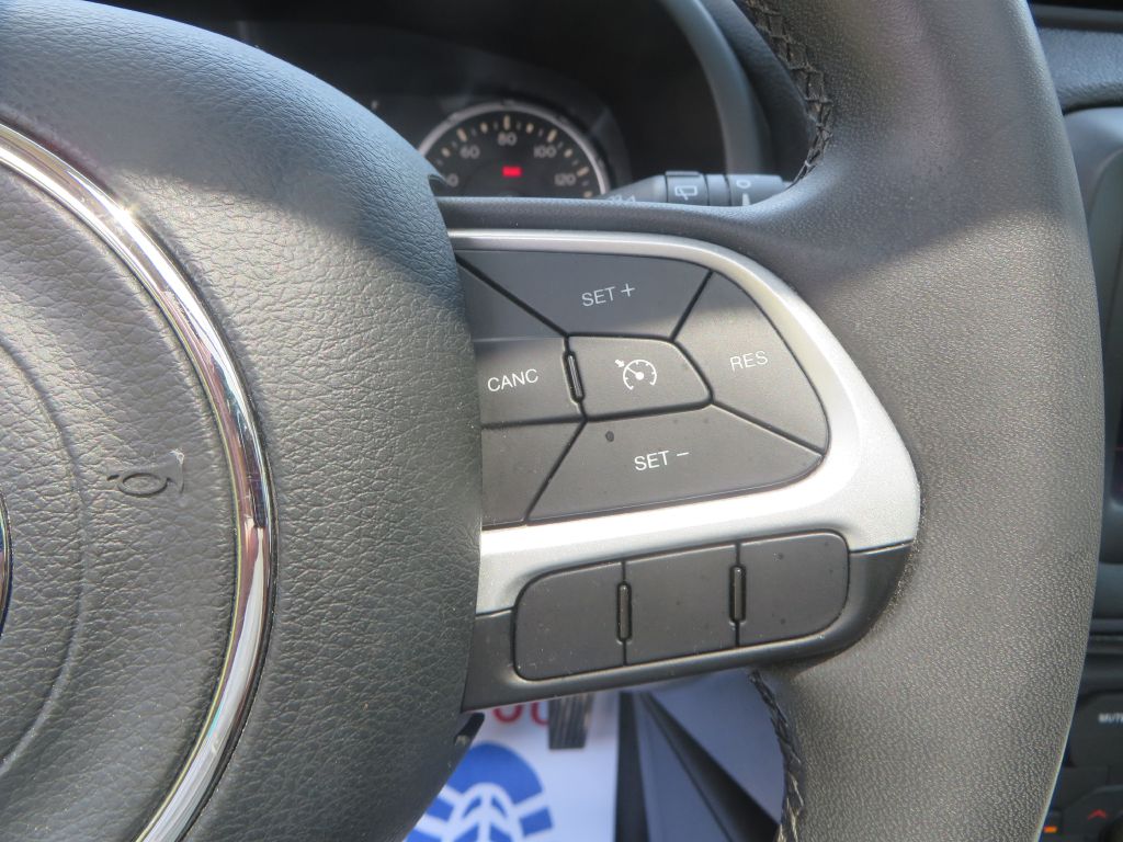 Photo 16 of this JEEP RENEGADE