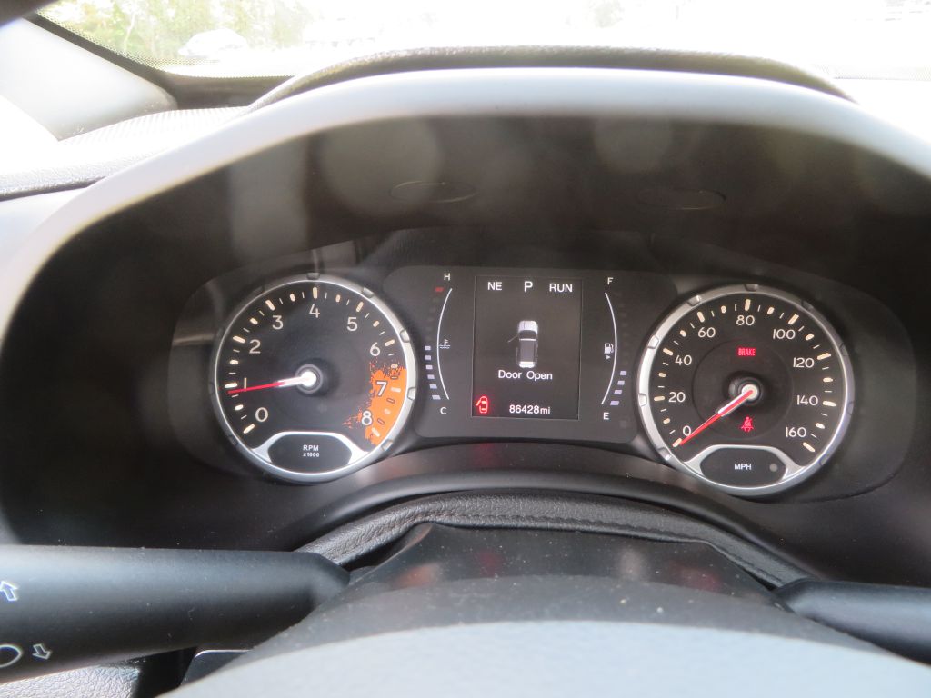 Photo 17 of this JEEP RENEGADE