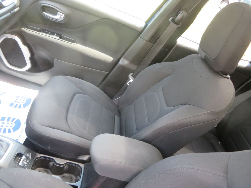 Photo 24 of this JEEP RENEGADE