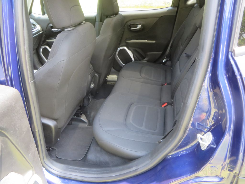 Photo 25 of this JEEP RENEGADE