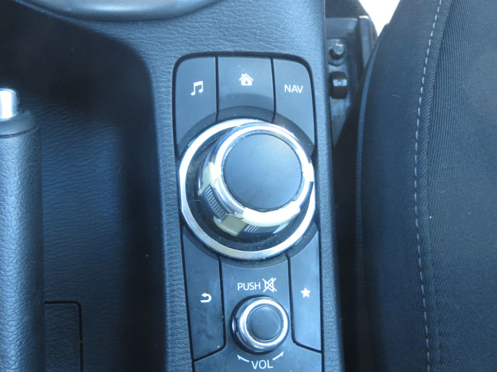 Photo 18 of this MAZDA CX-3