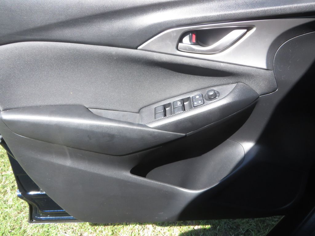 Photo 21 of this MAZDA CX-3