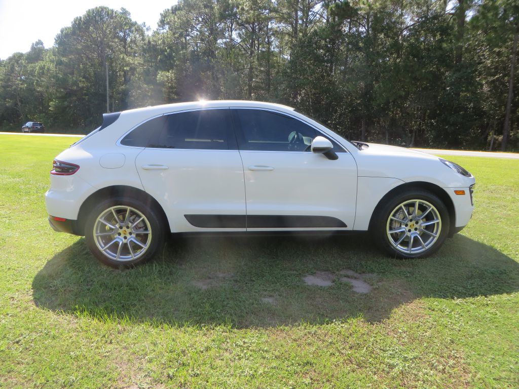 Photo 5 of this PORSCHE MACAN