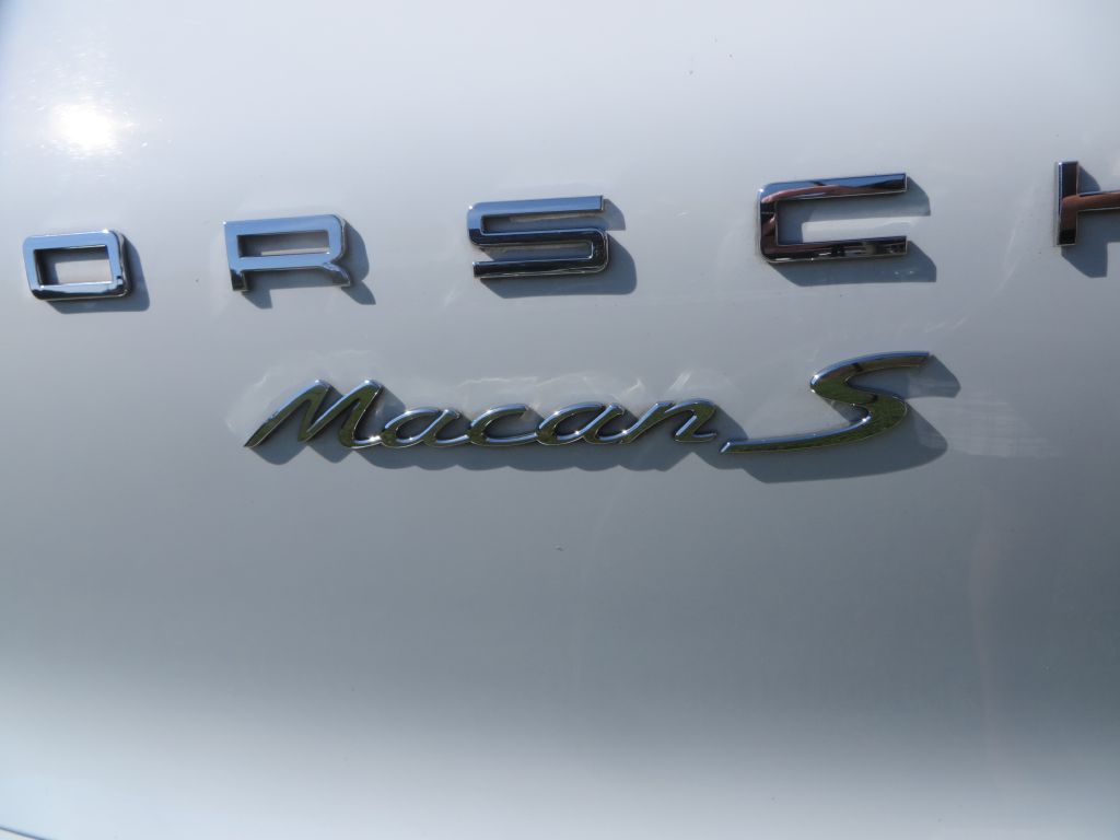 Photo 9 of this PORSCHE MACAN