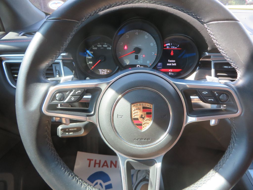 Photo 12 of this PORSCHE MACAN