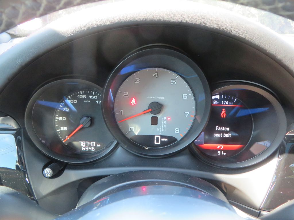 Photo 13 of this PORSCHE MACAN