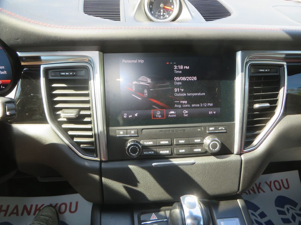 Photo 17 of this PORSCHE MACAN