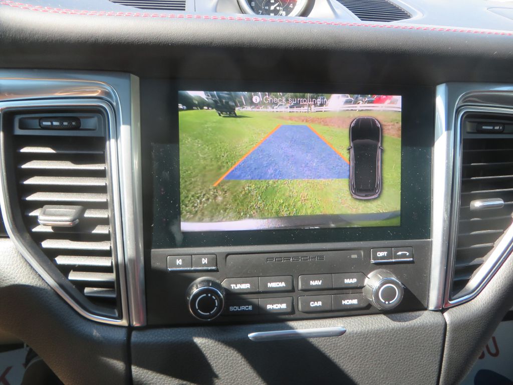 Photo 18 of this PORSCHE MACAN