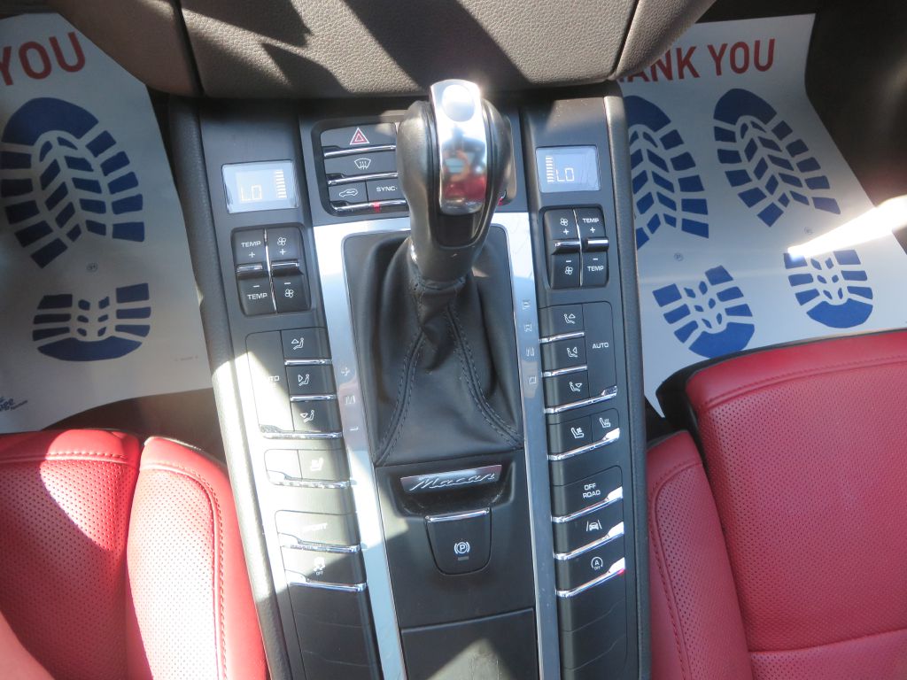 Photo 19 of this PORSCHE MACAN