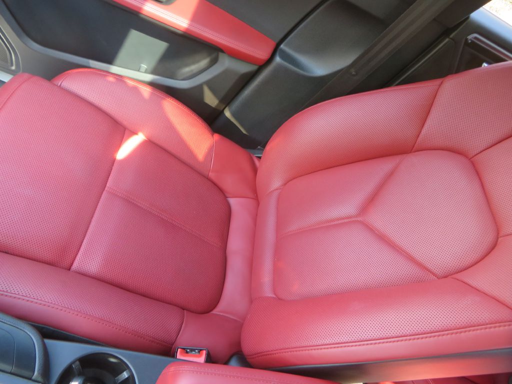 Photo 22 of this PORSCHE MACAN