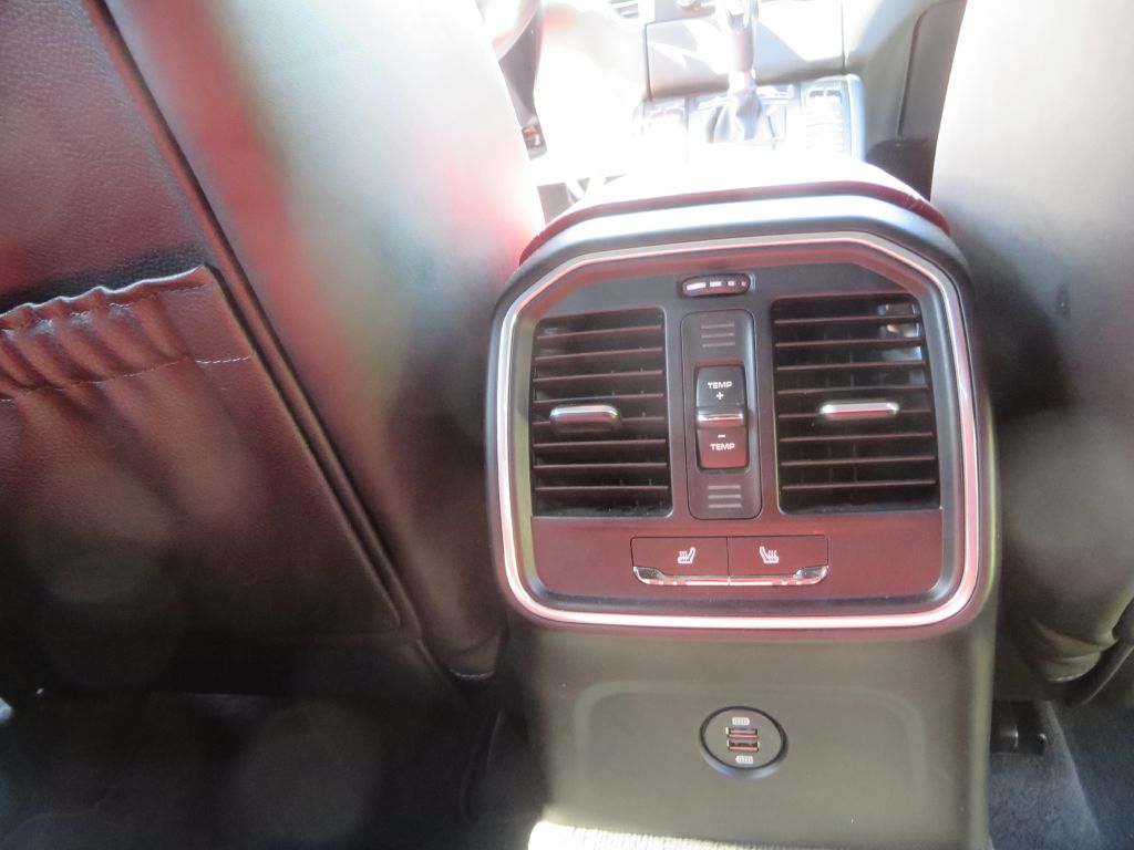 Photo 27 of this PORSCHE MACAN