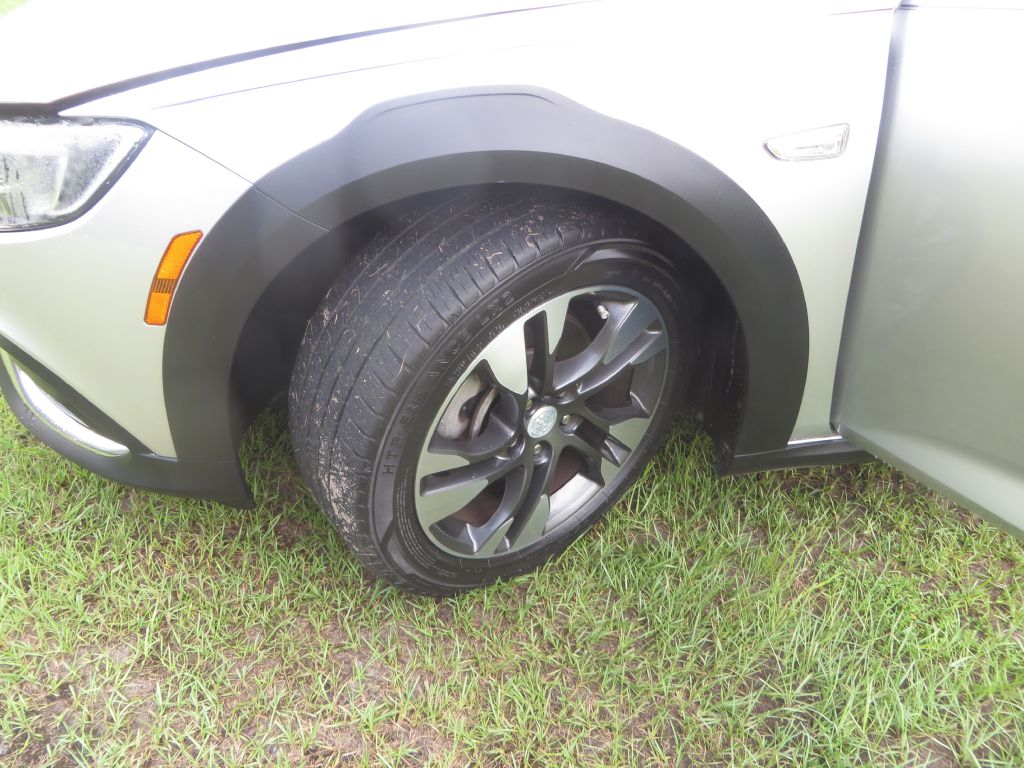 Photo 25 of this BUICK REGAL TOURX
