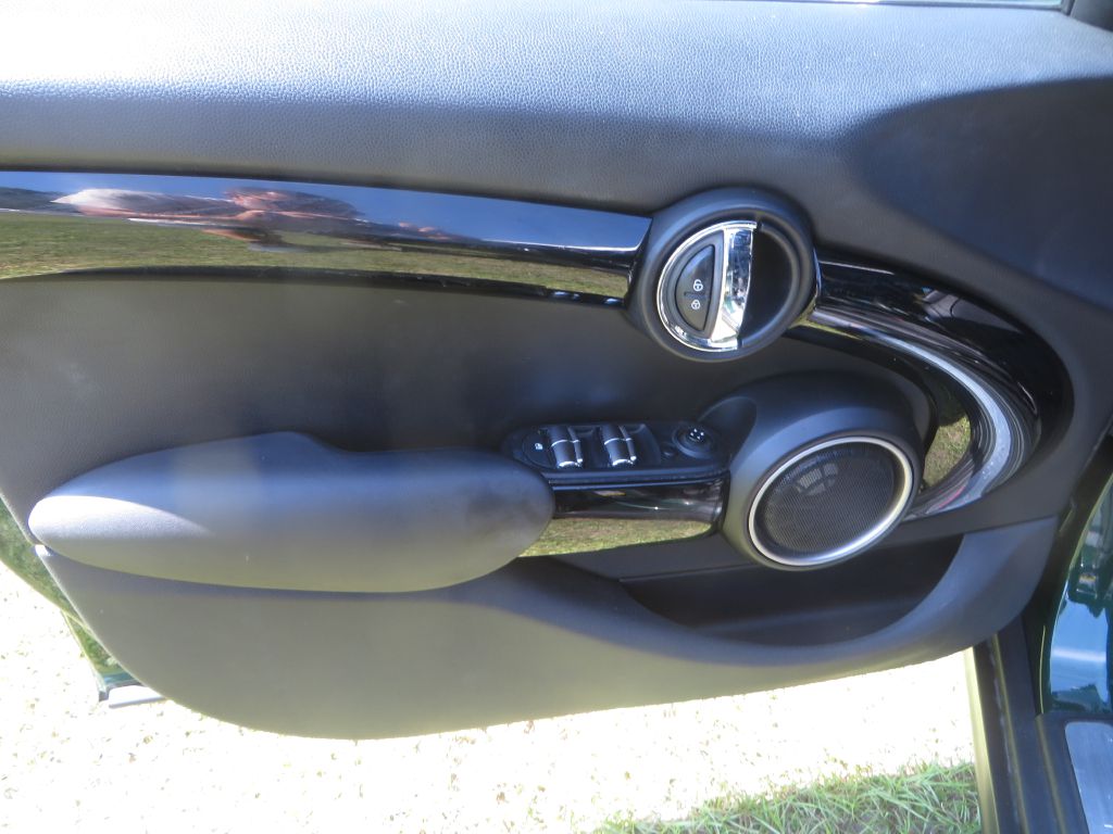 Photo 11 of this MINI COOPER
