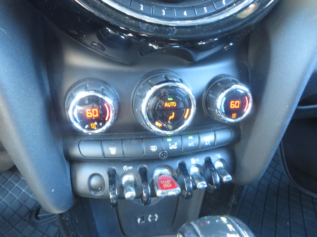 Photo 19 of this MINI COOPER