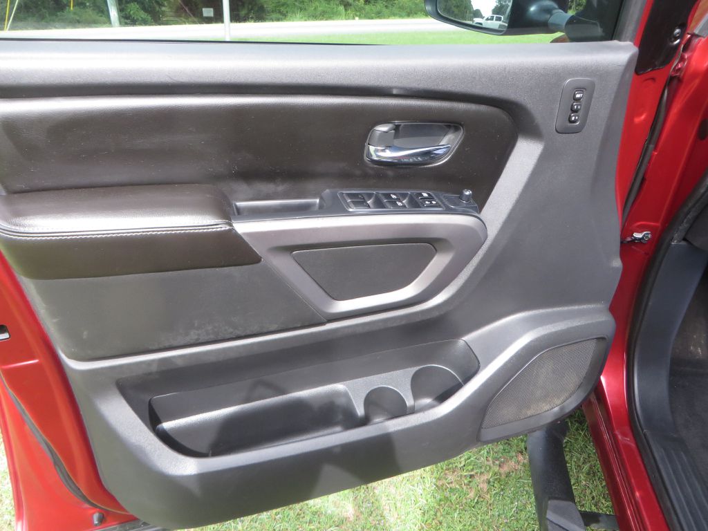 Photo 13 of this NISSAN TITAN