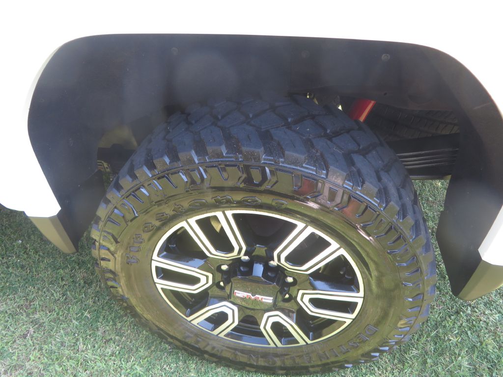 Photo 28 of this GMC SIERRA
