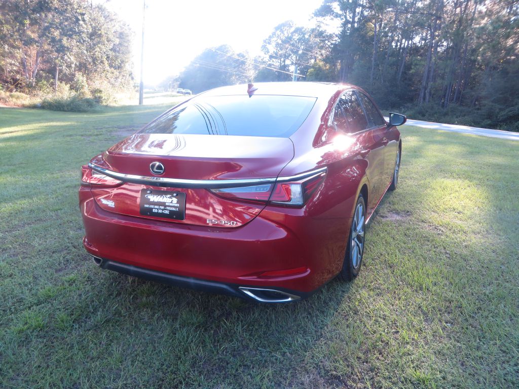 Photo 6 of this LEXUS ES