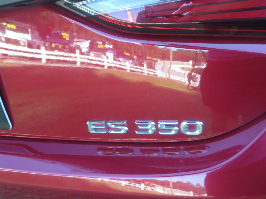 Photo 9 of this LEXUS ES