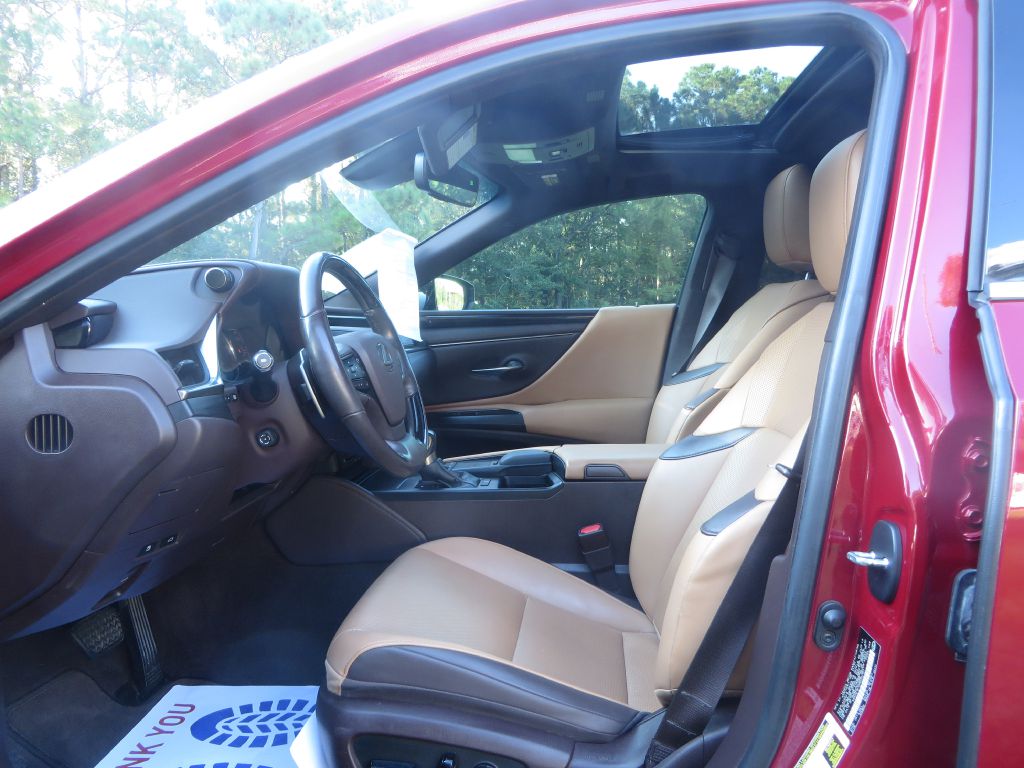 Photo 10 of this LEXUS ES