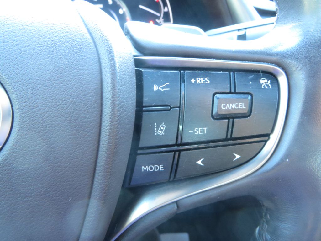 Photo 16 of this LEXUS ES