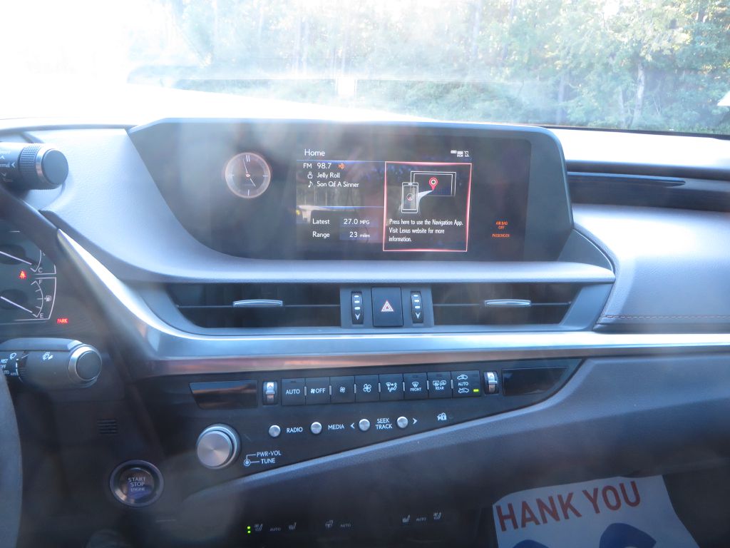 Photo 17 of this LEXUS ES