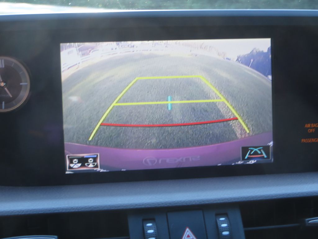 Photo 18 of this LEXUS ES