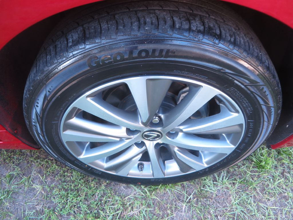 Photo 28 of this LEXUS ES