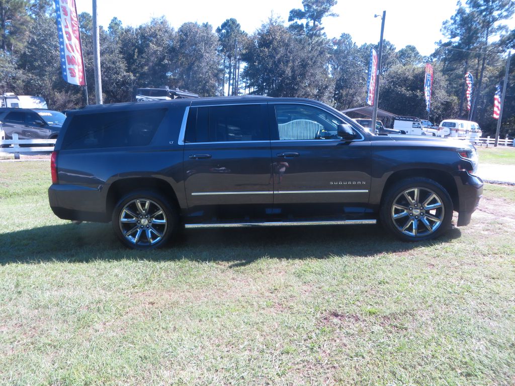 Photo 5 of this CHEVROLET SUBURBAN