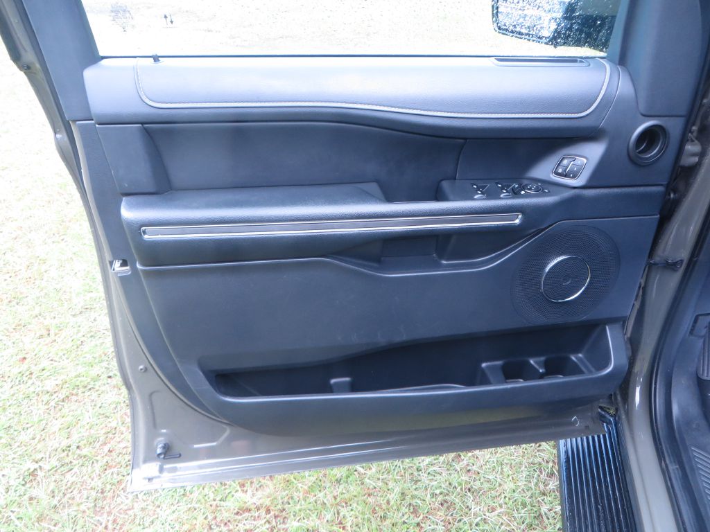 Photo 11 of this FORD EXPEDITION