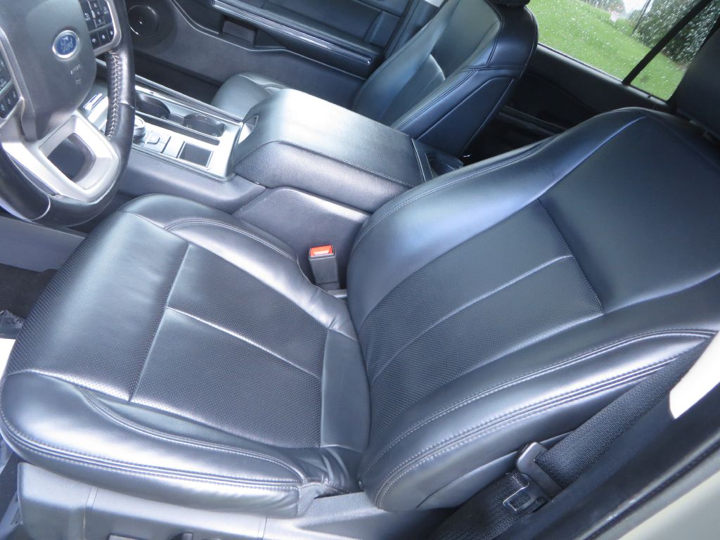 Photo 21 of this FORD EXPEDITION