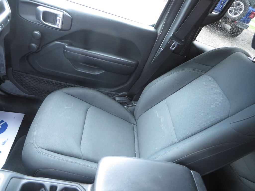 Photo 22 of this JEEP WRANGLER UNLIMI