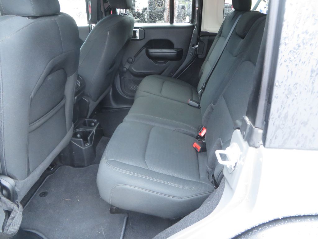 Photo 23 of this JEEP WRANGLER UNLIMI