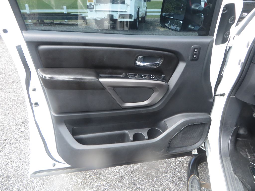 Photo 14 of this NISSAN TITAN