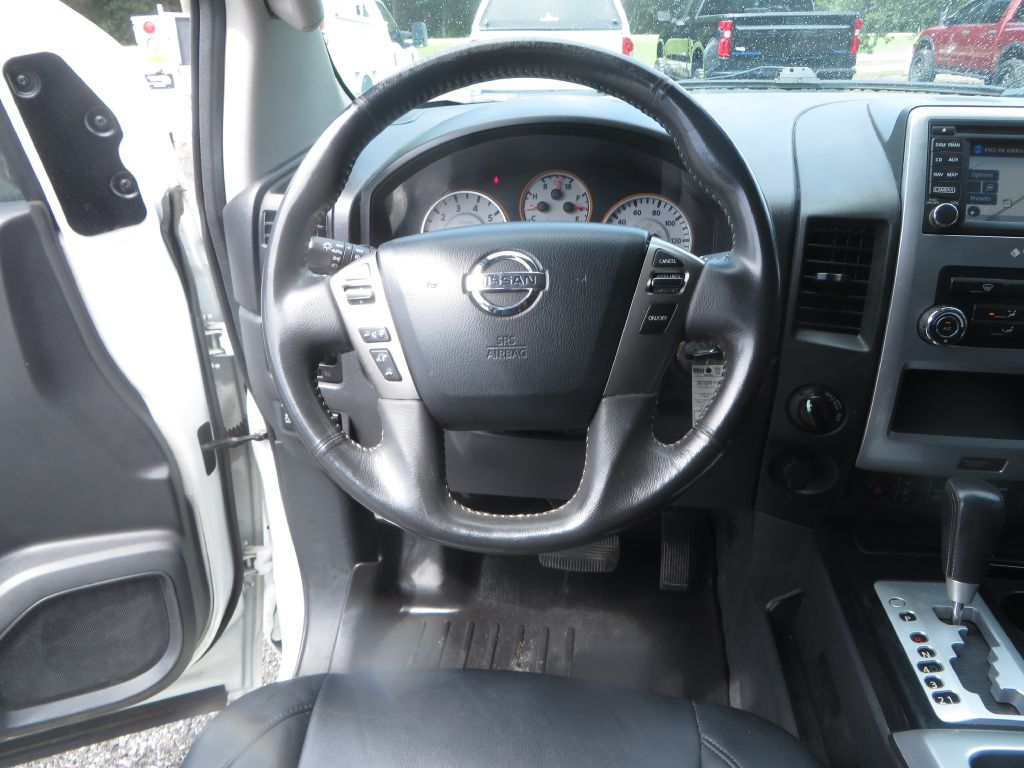 Photo 17 of this NISSAN TITAN