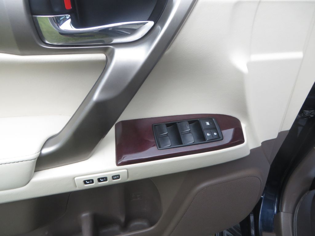 Photo 14 of this LEXUS GX460
