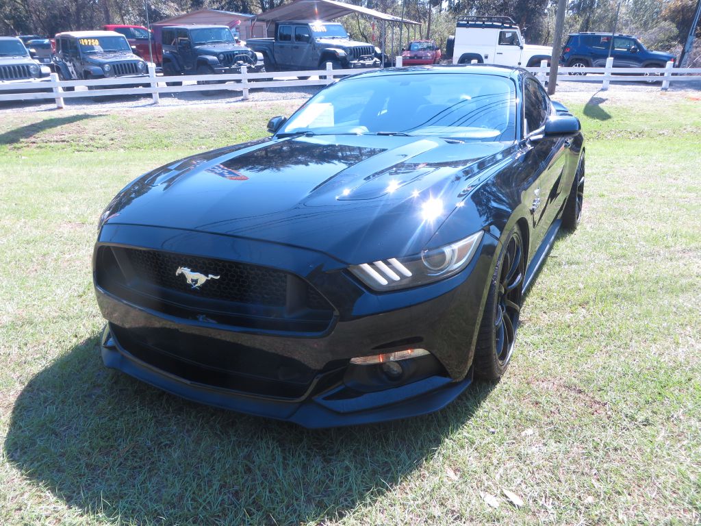 Photo 2 of this FORD MUSTANG