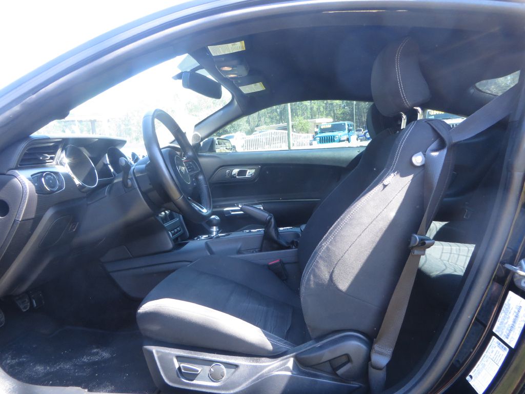 Photo 12 of this FORD MUSTANG