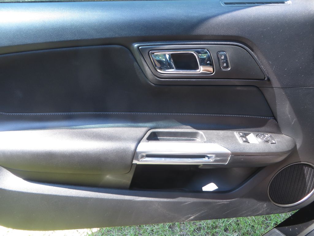 Photo 21 of this FORD MUSTANG