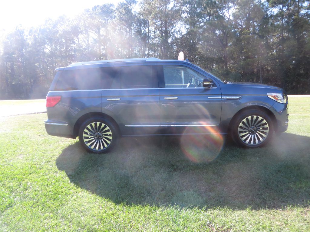 Photo 5 of this LINCOLN NAVIGATOR