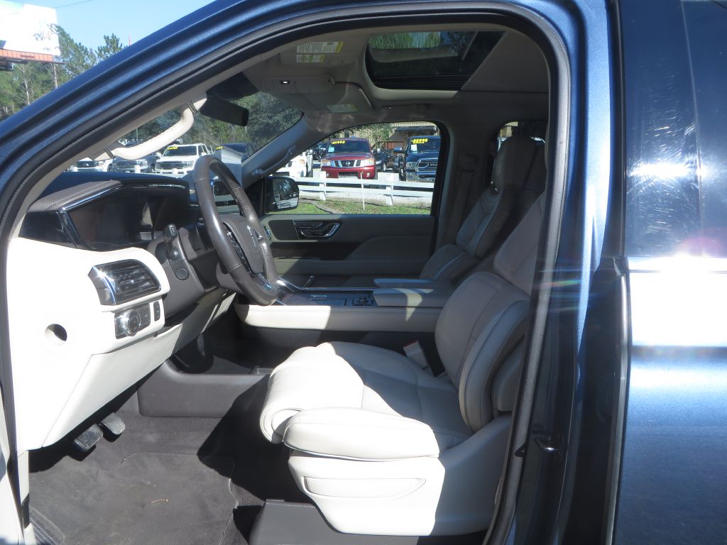 Photo 9 of this LINCOLN NAVIGATOR