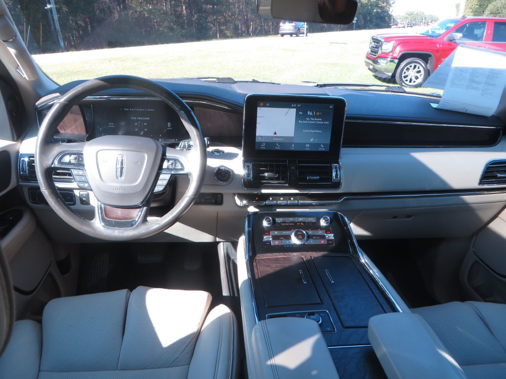 Photo 12 of this LINCOLN NAVIGATOR