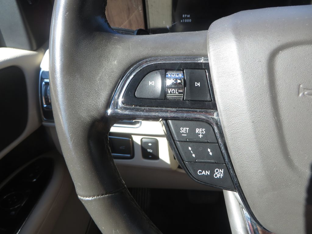 Photo 14 of this LINCOLN NAVIGATOR