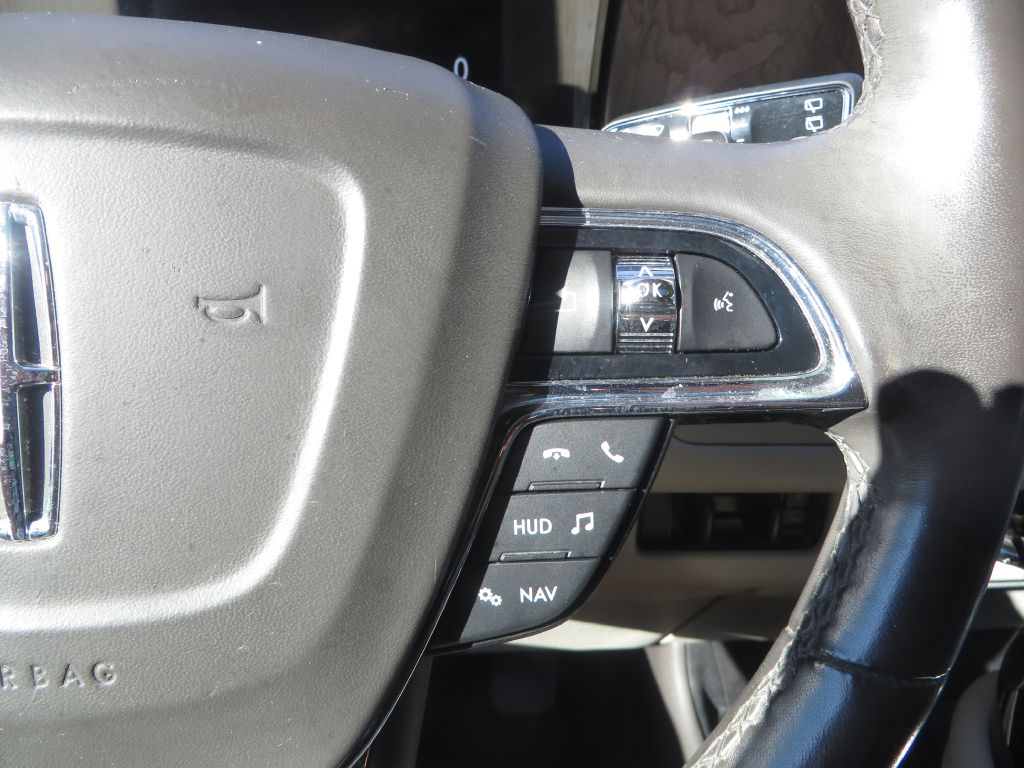 Photo 15 of this LINCOLN NAVIGATOR
